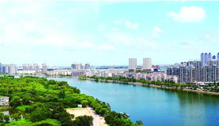 渤海岸畔一座生态、绿色、蓝天、碧水的盘锦展现在人们眼前